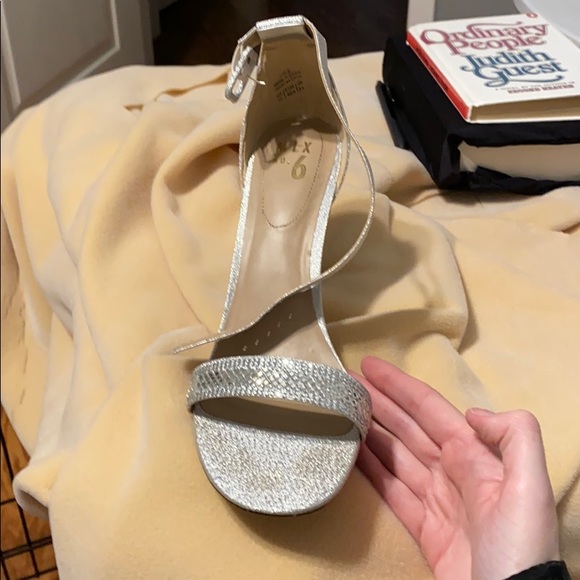 silver heels - Picture 4 of 4